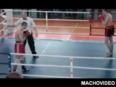 L-a macelarit in 19 secunde! Un meci dupa care te lasi de box thailandez si te apuci sah!