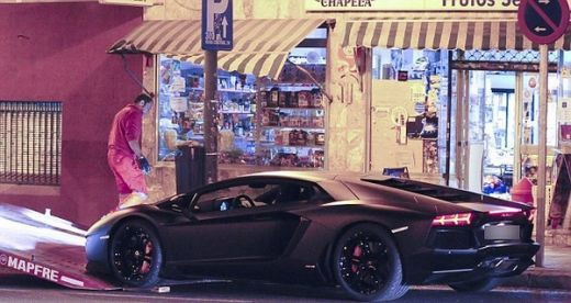 FOTO: Ronaldo si-a facut un super cadou de ziua lui: un Lamborghini Aventador de 350.000€! Vezi care sunt celelalte 11 bijuterii din garajul lui!_9