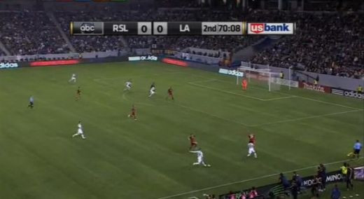 VIDEO BESTIAL! Beckham i-a innebunit pe americani! Pentru asta l-au ingropat in BANI. Vezi o super centrare: