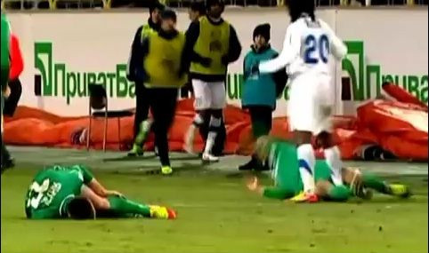 VIDEO: Imagini incredibile in Ucraina: Un MACELAR a facut 3 jucatori sa planga in 10 secunde! I-a pus pe toti in cap cu intrari de K1