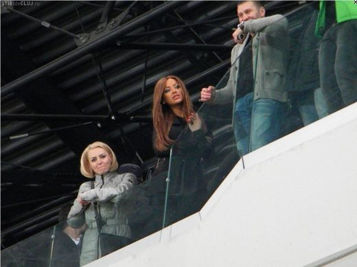 FOTO: Bianca Dragusanu a INCINS un stadion intreg: aparitie SUPER SEXY la U. Cluj - Steaua!