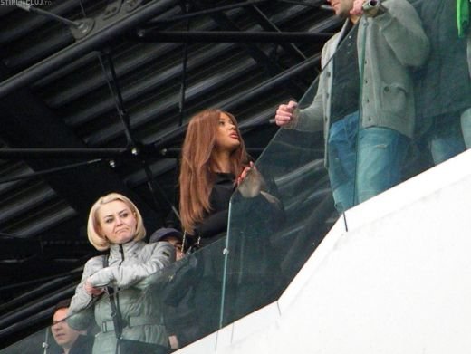 FOTO: Bianca Dragusanu a INCINS un stadion intreg: aparitie SUPER SEXY la U. Cluj - Steaua!_4
