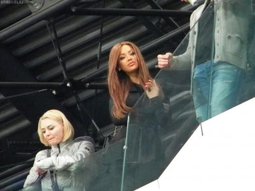 FOTO: Bianca Dragusanu a INCINS un stadion intreg: aparitie SUPER SEXY la U. Cluj - Steaua!_5