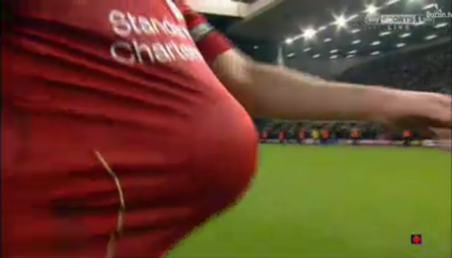 IMAGINI filmate de la cativa metri de Gerrard! Fanii lui Everton l-au tocat nervos si i-au cantat: Copiii nu sunt ai tai ! Raspunsul fabulos al lui St3v3n Gerrard!