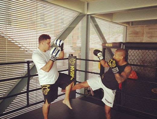 Un SUPERCAMPION din UFC il bate pe adevaratul Ronaldo! Fotografia care a speriat milioane de fani