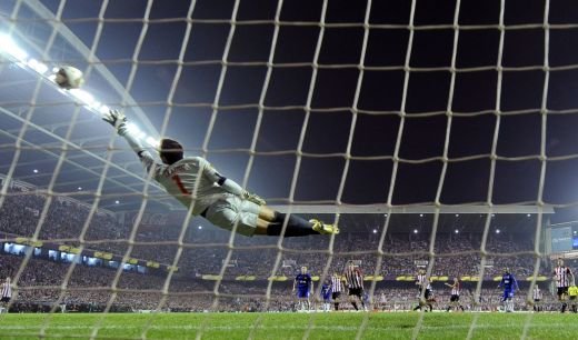VIDEO: Doua goluri au hipnotizat Europa aseara! Foarfeca lui Antal sau mega executia lui Rooney: care e mai tare?