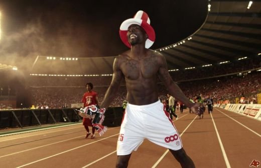 Cel mai sadic VIDEO din EL! Mai bine spune ca a facut BLAT in meciul asta! 2 autogoluri Kanu in Hannover 4-0 Standard Liege