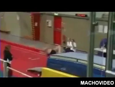 O GRASANA s-a indopat cu saorma si a mers la ora de gimnastica: Colegii au ras cu lacrimi! VIDEO