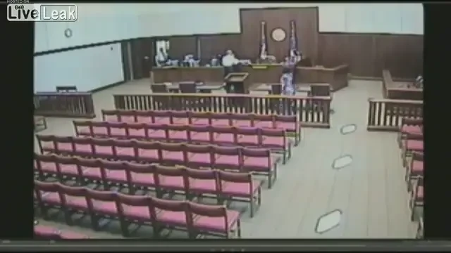 Infractorul IRONMAN: A driblat 5 politisti, electrosocurile si 200 de gura-casca si a evadat din sala de judecata! VIDEO