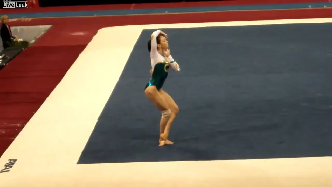 VIDEO Cea mai SOCANTA faza vazuta la gimnastica! Si-a facut PRAF piciorul dupa un salt nereusit
