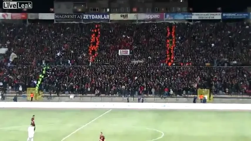 VIDEO Coregrafia saptamanii! Turcii s-au transformat in TROLLI la primul meci in care n-au avut voie sa aprinda torte