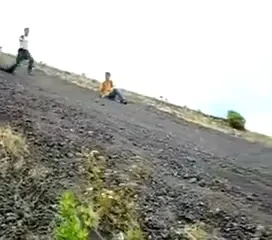 O idee pe care o va tine minte TOATA VIATA! Ce a patit acest pusti dupa ce a incercat sa alerge la vale