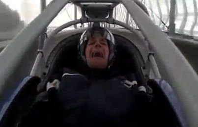 VIDEO FABULOS! Cea mai traumatizanta cursa din istorie: pilotul a FACUT PE EL si a inceput sa planga la final :))