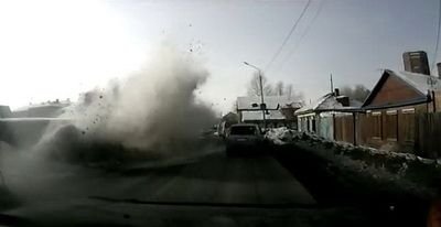 VIDEO:&nbsp;Accident inexplicabil!&nbsp;S-a infipt violent intr-un munte de zapada, a zburat zeci de metri si s-a dat peste cap!