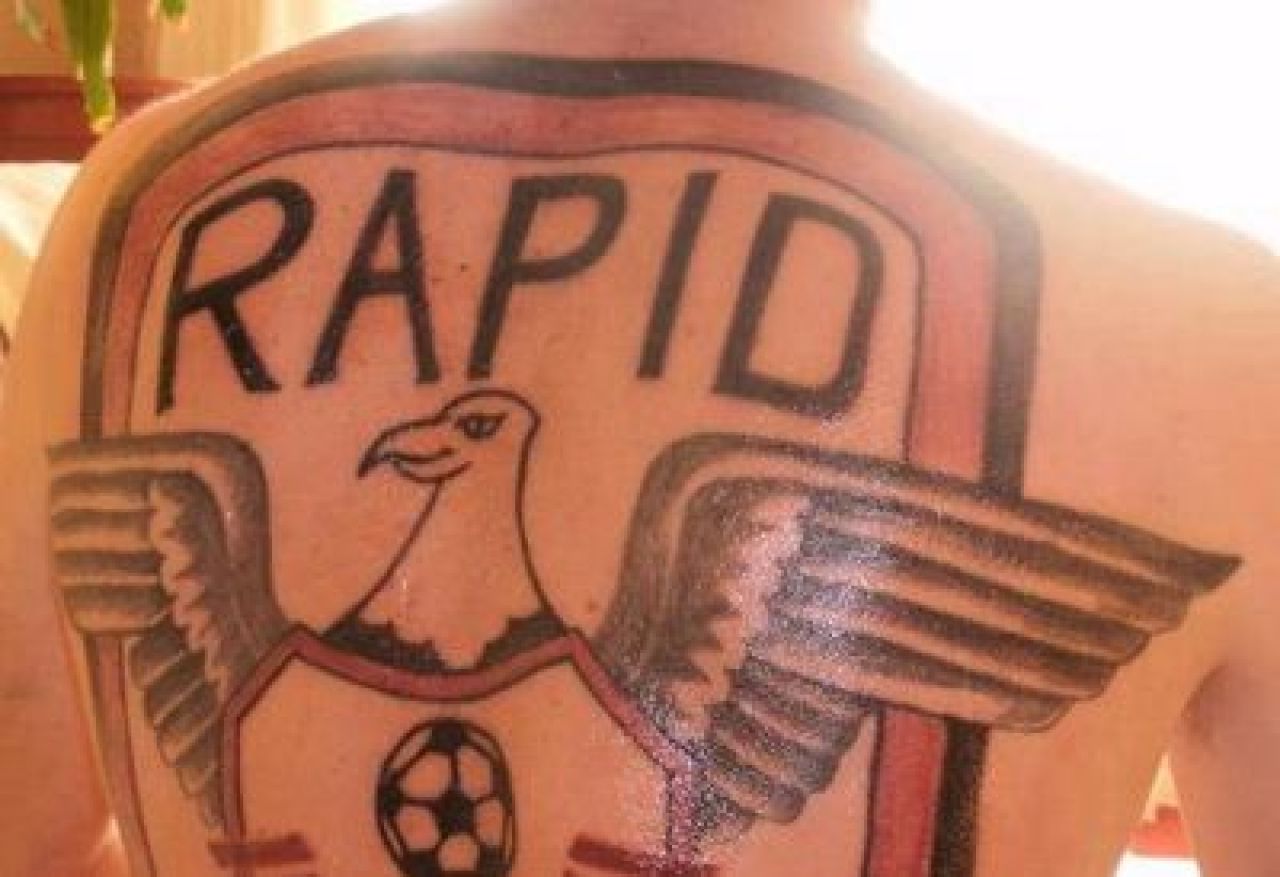 WOW! Si-a tatuat fiecare centimetru pe spate cu Steaua si cei dragi! Trimite-ne si tu tatuajul tau! UPDATE FOTO_2