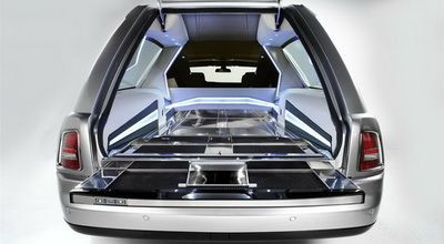 Nu te grabi, asta e ultima ta sansa sa te plimbi o data-n viata &nbsp;cu un Rolls Royce!