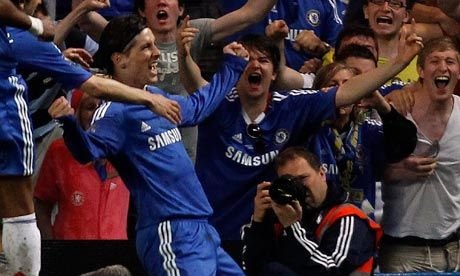 City e la un punct in spatele lui United: City 2-1 Chelsea! Everton 0-1 Arsenal; QPR 3-2 Liverpool!
