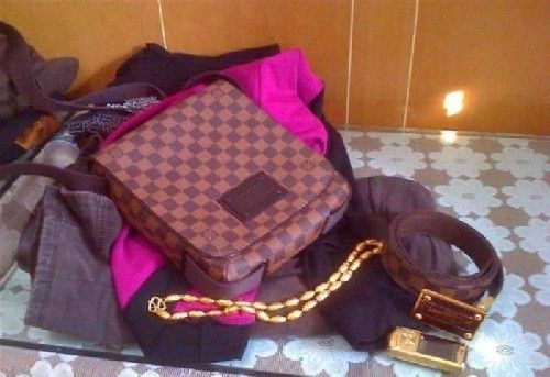 Un gangster din China si-a pierdut telefonul! Pozele astea l-au condamnat la MOARTE! Cati bani crezi ca avea in casa?_4