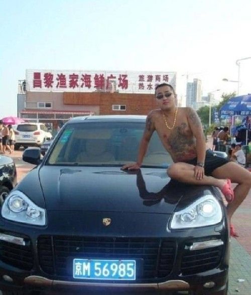 Un gangster din China si-a pierdut telefonul! Pozele astea l-au condamnat la MOARTE! Cati bani crezi ca avea in casa?_6