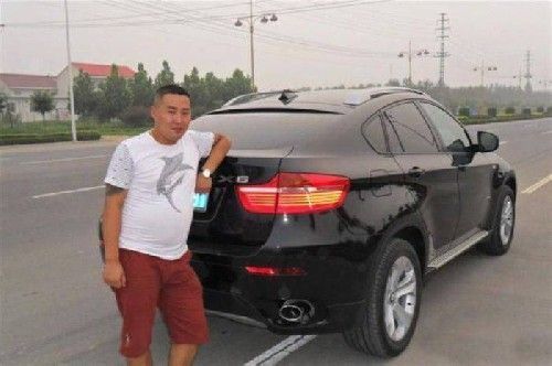 Un gangster din China si-a pierdut telefonul! Pozele astea l-au condamnat la MOARTE! Cati bani crezi ca avea in casa?_11