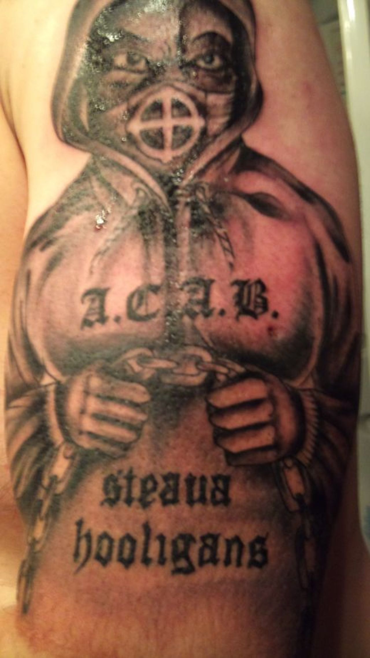 WOW! Si-a tatuat fiecare centimetru pe spate cu Steaua si cei dragi! Trimite-ne si tu tatuajul tau! UPDATE FOTO_16