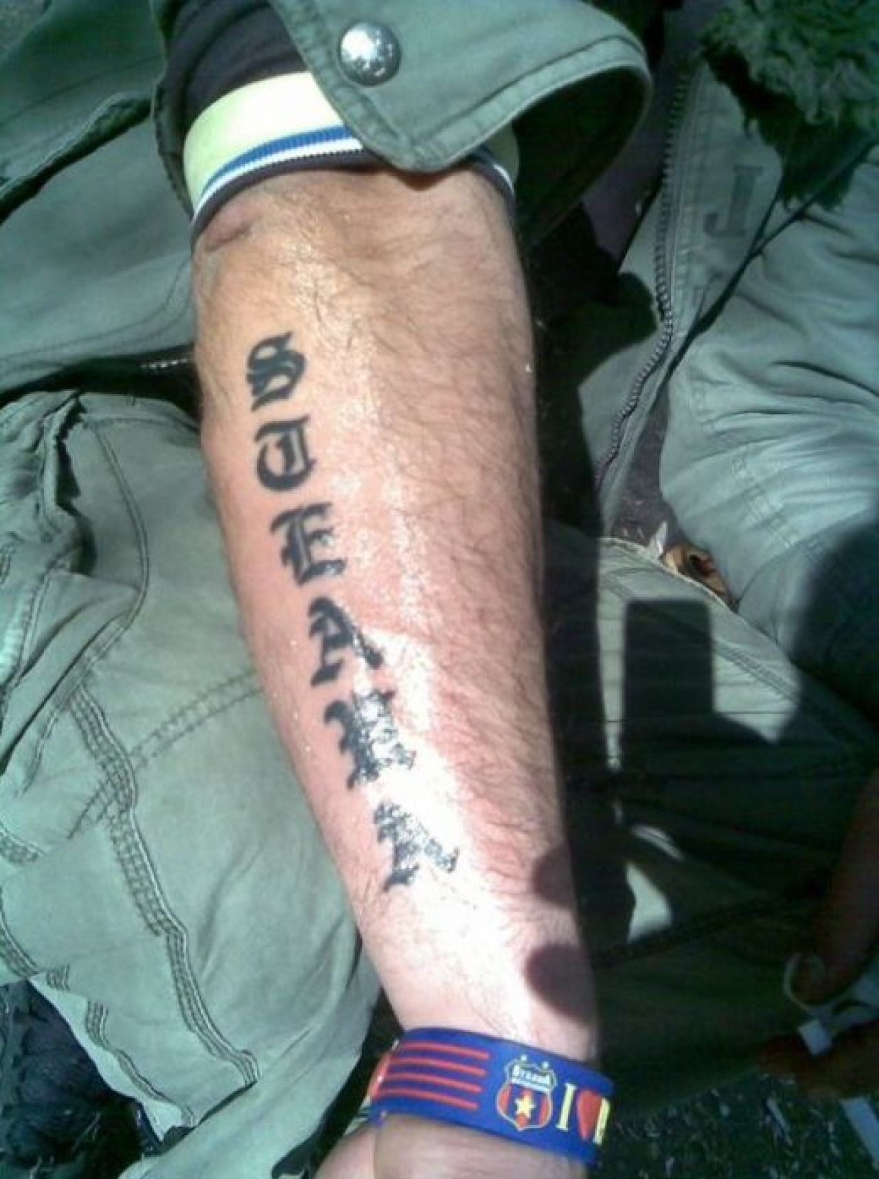 WOW! Si-a tatuat fiecare centimetru pe spate cu Steaua si cei dragi! Trimite-ne si tu tatuajul tau! UPDATE FOTO_18