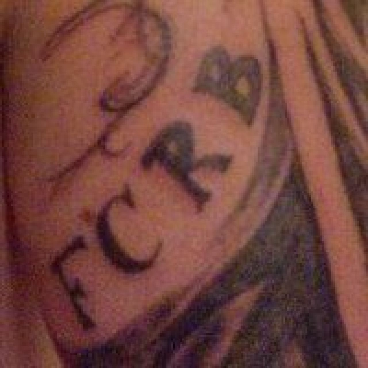 WOW! Si-a tatuat fiecare centimetru pe spate cu Steaua si cei dragi! Trimite-ne si tu tatuajul tau! UPDATE FOTO_26