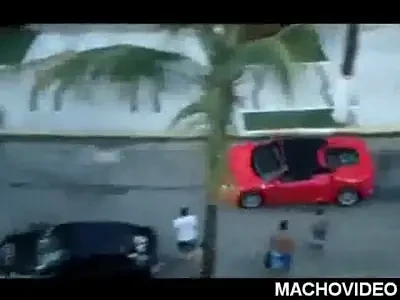 Se plimba linistit intr-un Ferrari iar BRUSC si-a amintit ca e in Brazilia! Cum a jurat ca n-o sa mai faca asta niciodata: