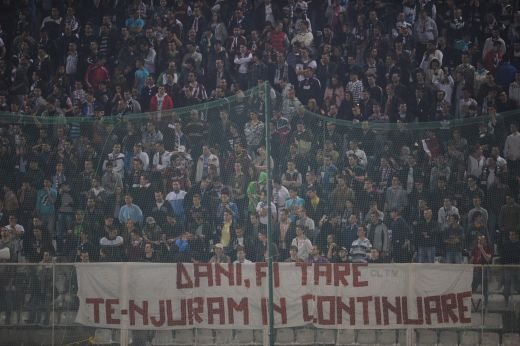 Fanii sunt funny: Coman a zambit cand a vazut bannerul din Giulesti al diavolilor 