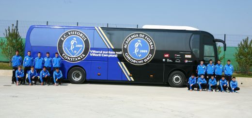 FOTO Hagi isi plimba pustii ca pe Ibrahimovic, Drogba sau Neymar! Academia are un nou autocar! Care e noul slogan:_3