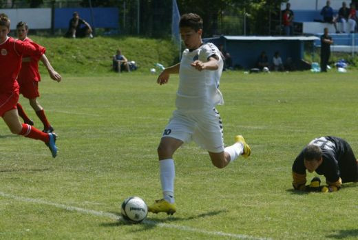 Pustii lui Hagi incep sa cucereasca Europa! Antrenorul lui Ajax,&nbsp;IMPRESIONAT de doi romani: Sunt foarte talentati!