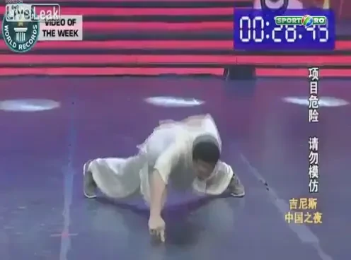 VIDEO BESTIAL! Recordul mondial pentru cele mai multe flotari intr-un DEGET! Tu poti sa faci asa ceva?