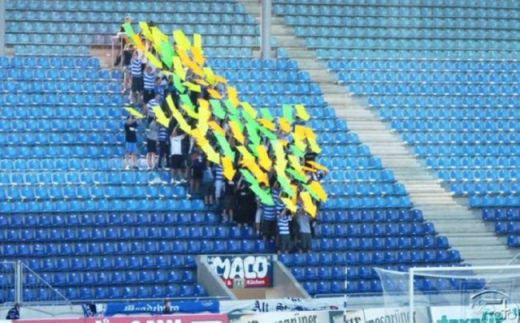 GENIAL: Toti stelistii ii arata lui Tatu cum sa gaseasca poarta pe teren :)) De ce sunt in stare fanii ca sa-si ajute echipa sa marcheze_2