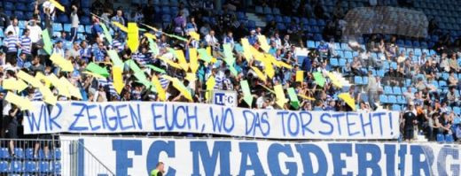 GENIAL: Toti stelistii ii arata lui Tatu cum sa gaseasca poarta pe teren :)) De ce sunt in stare fanii ca sa-si ajute echipa sa marcheze_4