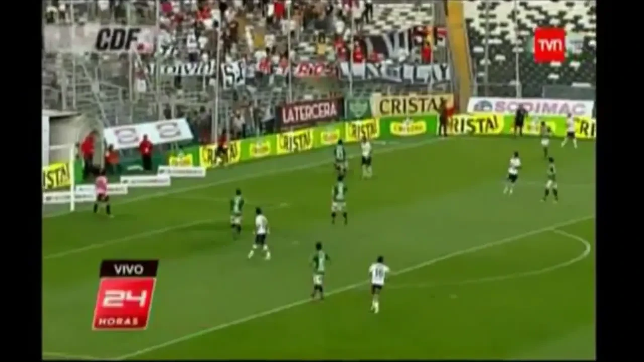 VIDEO: Un meci de fotbal s-a jucat pe un CUTREMUR de peste 7 grade! Arbitrul a refuzat sa intrerupa meciul in timp ce stadionul se clatina