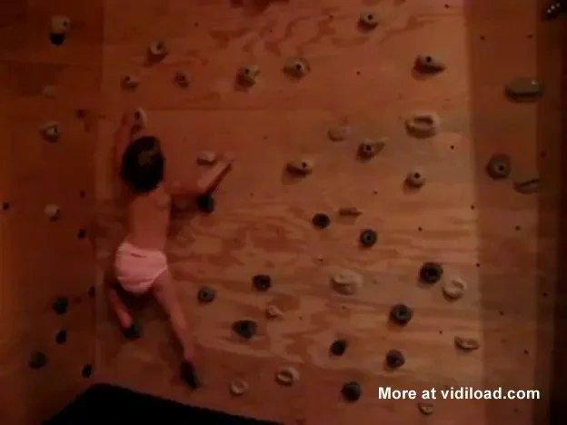 Alpinistul in SCUTECE: Parintii l-au pacalit sa se catere pe pereti! Vezi cum l-au convins: