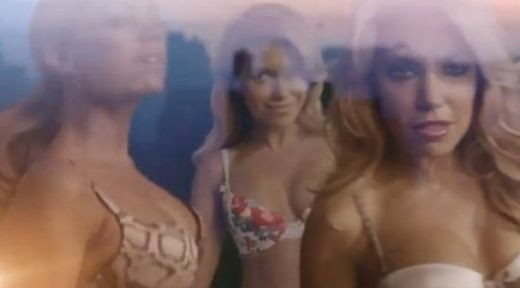 VIDEO! Te iau toate caldurile! Cea mai sexy sotie de fotbalist a aparut intr-o reclama interzisa minorilor! Imagini HOT in slow-motion: