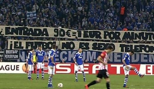 Primul meci transmis pe telefon: Suna acum la 8989... :)) Ba, asta e FOTBAL sau SEX prin telefon? Bannerul nebun de aseara in Europa League