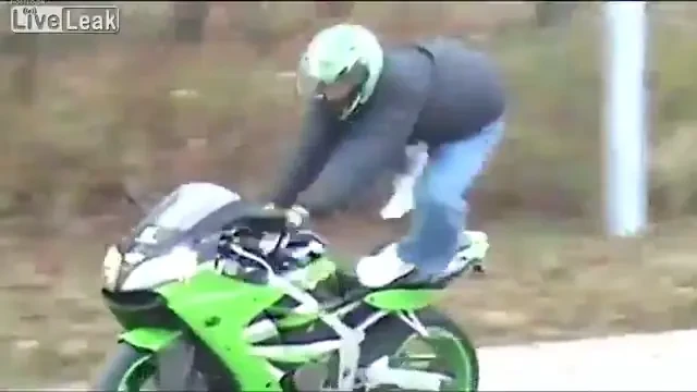 Cat de dobitoc sa fii?! Si-a distrus motorul in cel mai stupid mod! VIDEO INCREDIBIL!