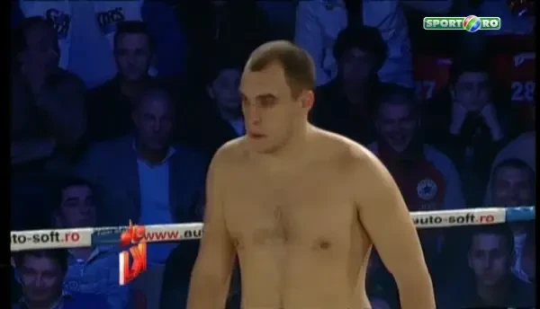 Bogdan Stoica a dat KO in 8 SECUNDE! Vezi lovitura care a stabilit un nou record in Local Kombat! SUPER VIDEO
