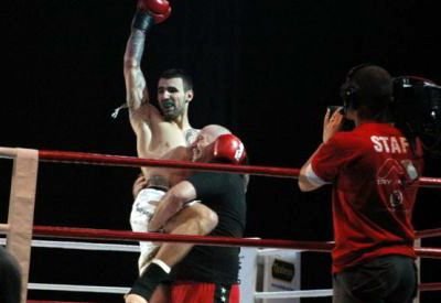 Bogdan Stoica a dat KO in 8 SECUNDE! Vezi LOVITURA care a stabilit un nou record in Local Kombat! SUPER VIDEO