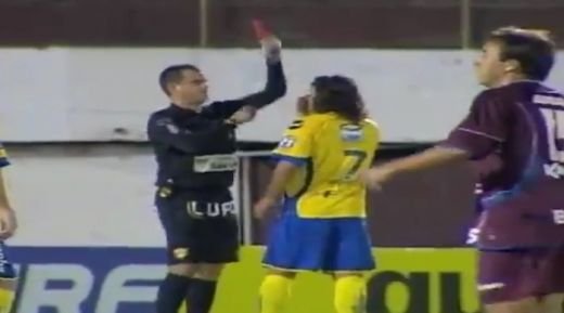 Fratele lui Cavani e bun de internat: Fanii il injura pentru gestul pe care l-a facut la ultimul meci!