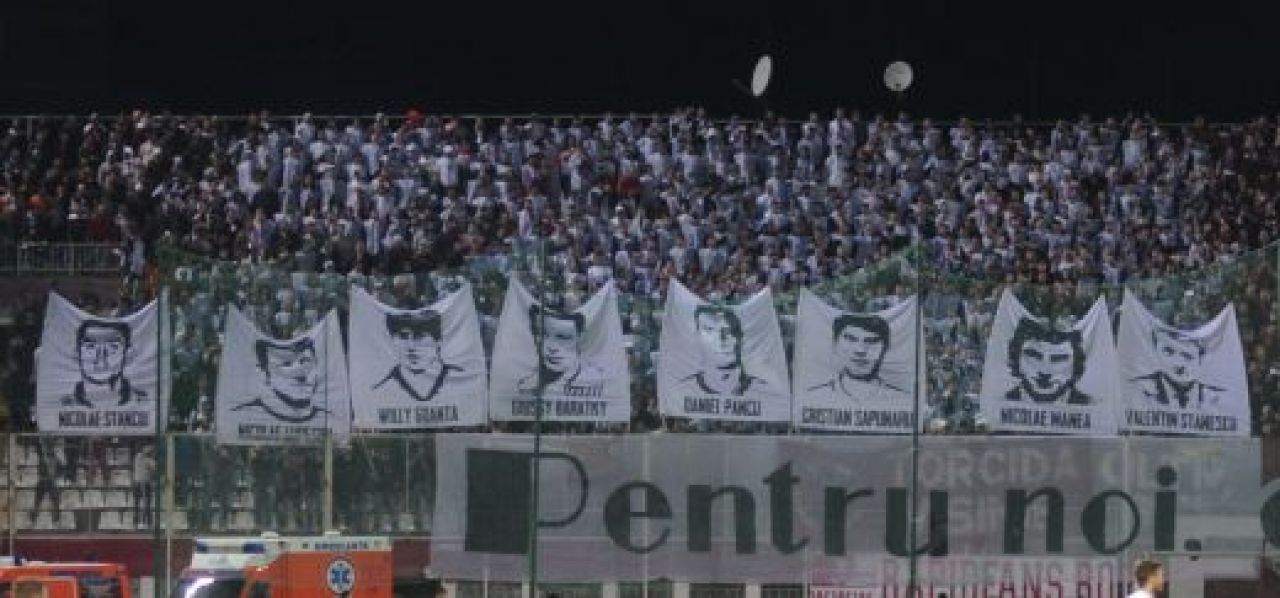 SUPER COREGRAFIE a rapidistilor! Rica Raducanu, Mircea Lucescu si Pancu, printre cei 17 idoli ai galeriei! FOTO_2