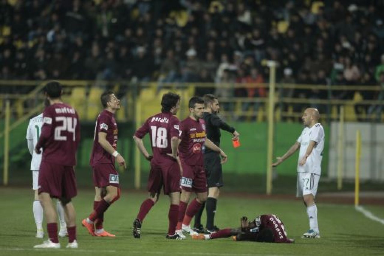 Steaua, Dinamo si Rapid rasufla usurate: Vaslui 1-1 CFR Cluj! Vaslui a jucat in 10 oameni, CFR a cerut penalty cu 5 minute inainte de final!_3