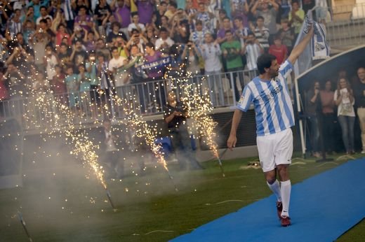 OFERTA de milioane pentru omul pe care Messi l-a suparat aseara! Super-atacantul care a jucat la Real si Man United merge sa se bata cu Olaroiu:
