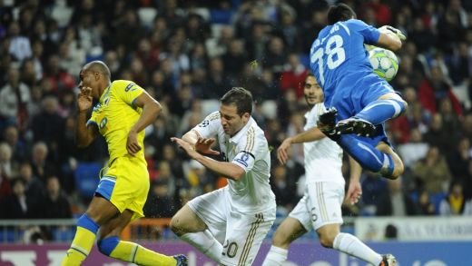 Chelsea si Real in semifinale! Kaka si CR7 reusesc goluri de senzatie, Chelsea se califica in min 92! Chelsea 2-1 Benfica; Real Madrid 5-2 APOEL! VIDEO_5