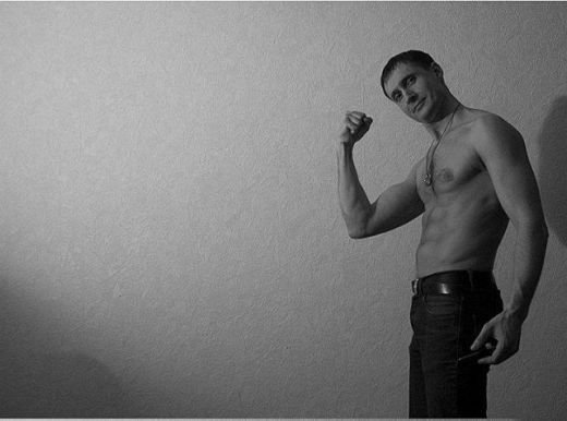 Transformare miraculoasa: Dintr-un tocilar cu fizicul dezordonat intr-un PACHET de muschi! I-a luat fix un an! FOTO: