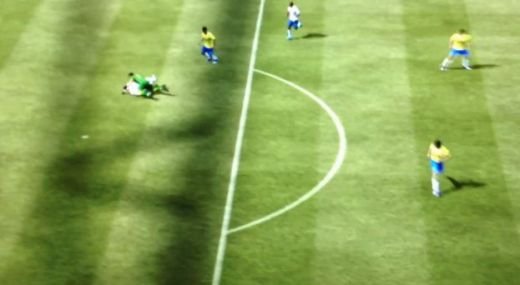 VIDEO INCREDIBIL! FIFA 12 trebuie sa fie interzis minorilor :) Golul care a strans peste 1 milion de vizualizari in 4 zile: &nbsp;