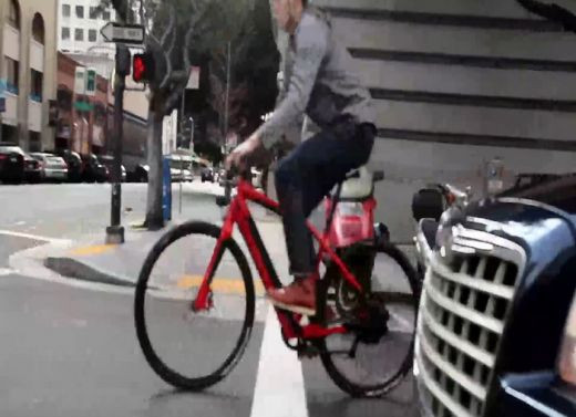 VIDEO INCREDIBIL! Asta e cea mai rapida bicicleta din lume! Costa mai mult ca un Logan! Ce viteza prinde creatia la care s-a muncit 3 ani: