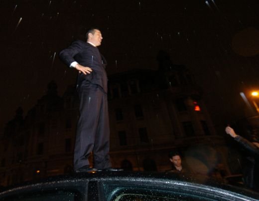Sus pe masina! Nu doar Becali, toata echipa Stelei! Fanii i-au hotarat viitorul lui Andone deja: Te face Stoichita tiki-taka! :)